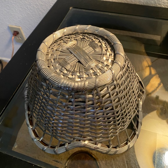 Flower Shaped Metal Basket - Picture 2 of 5